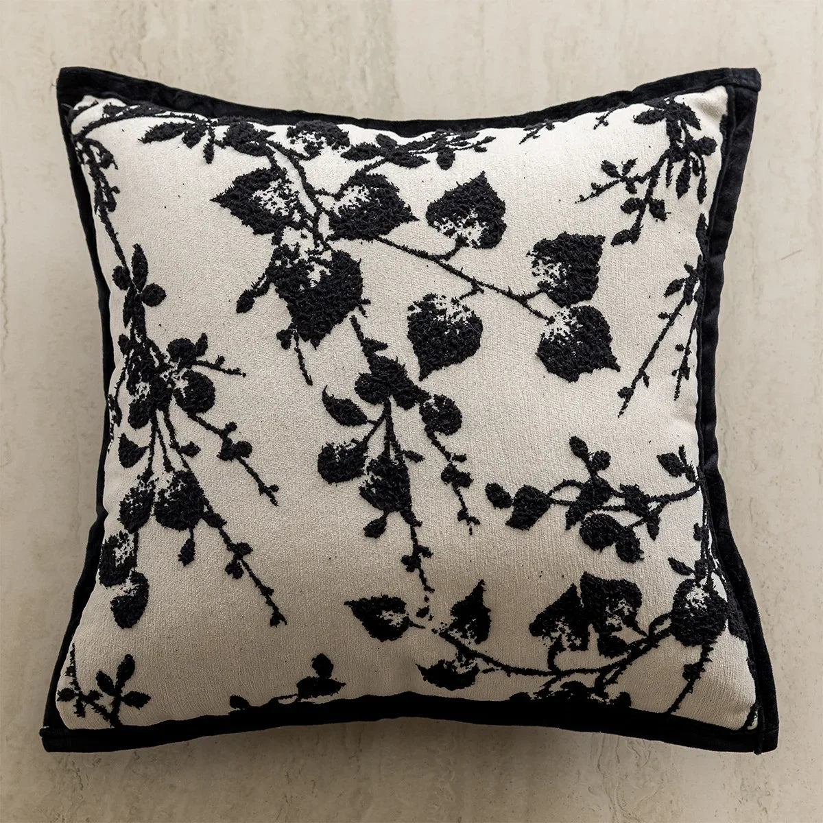 Housse de coussin blanc et noir