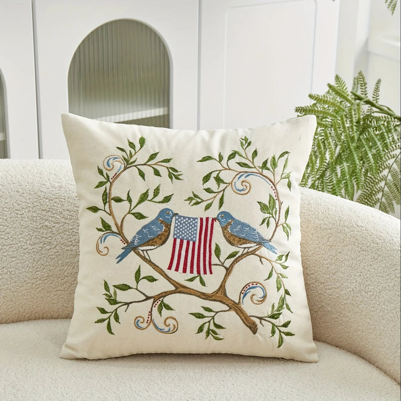 Housse de coussin brodée