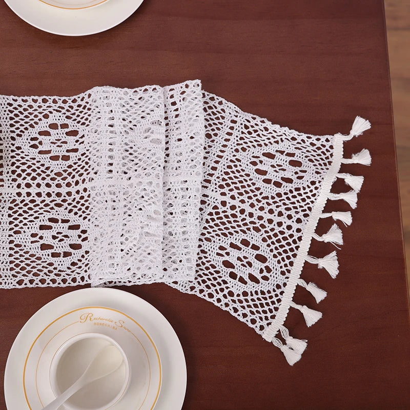 Chemin de table au crochet moderne