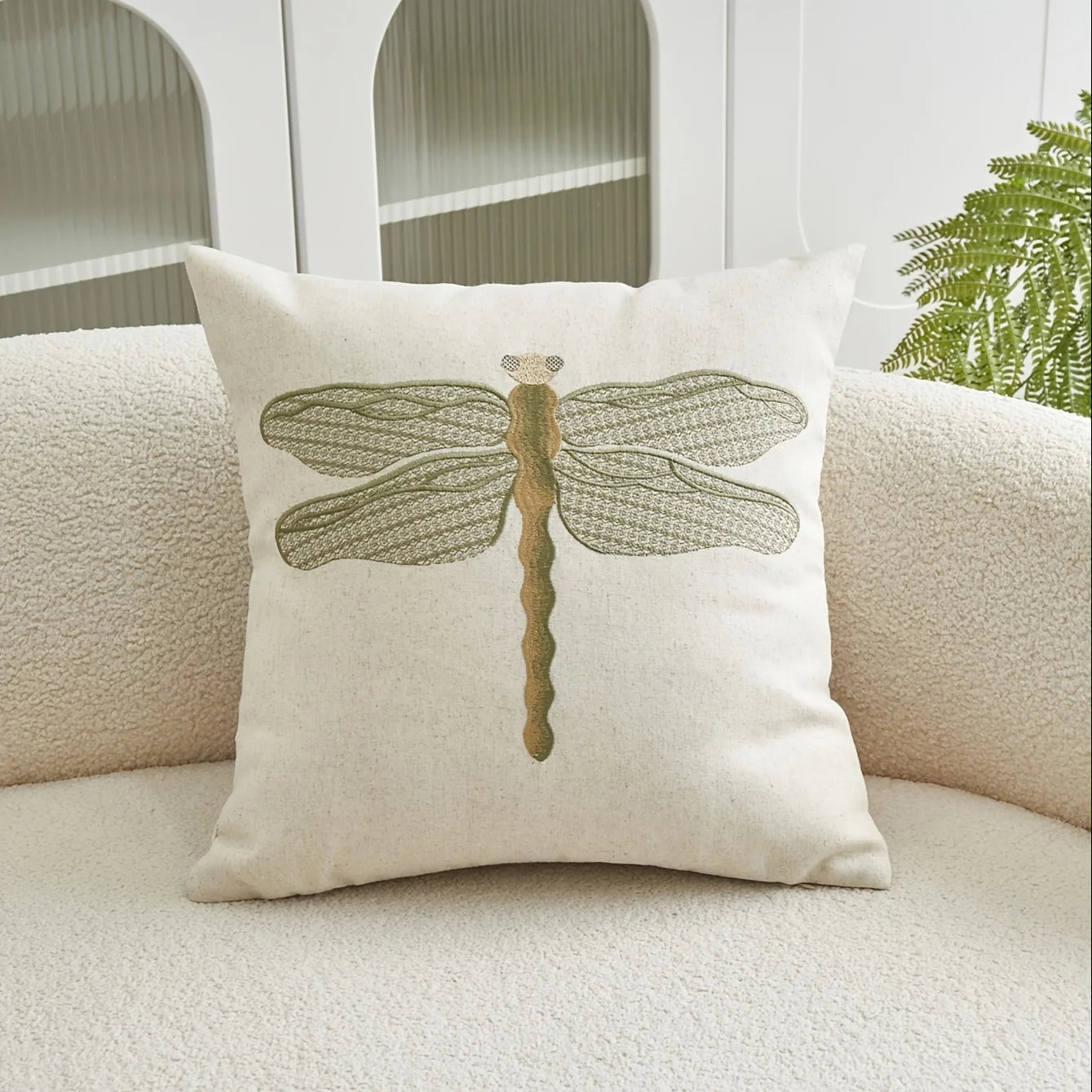 Housse de coussin brodée