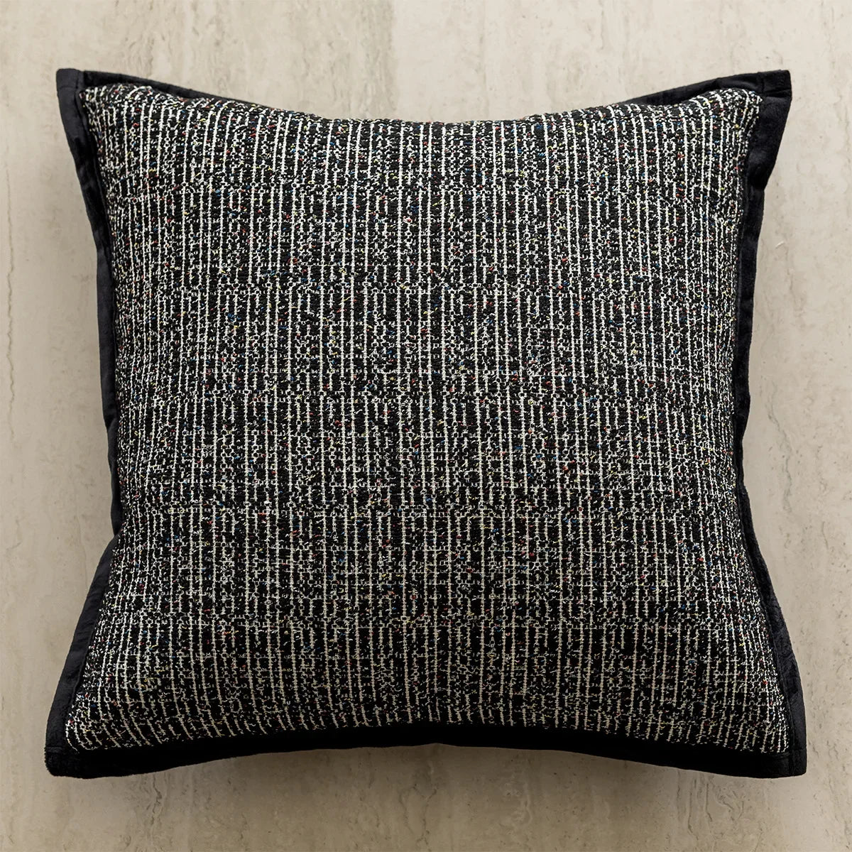 Housse de coussin blanc et noir
