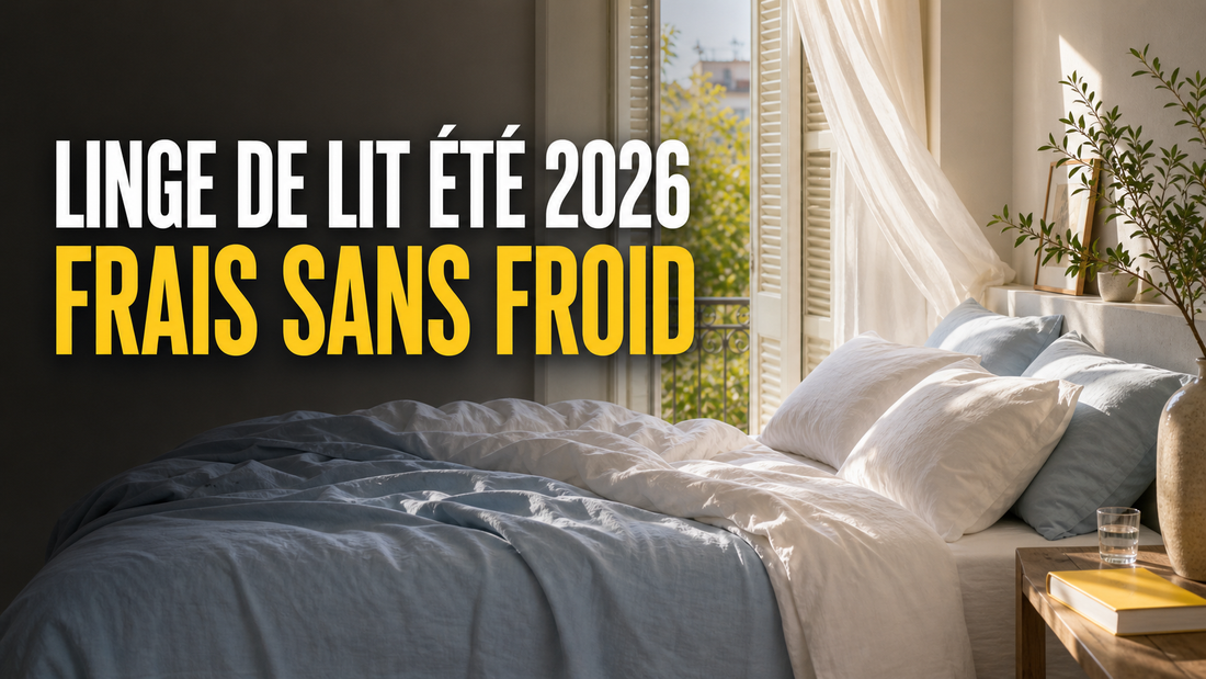 Chambre d'été au lever du jour avec linge clair et titre Linge de lit été 2026 frais sans froid.