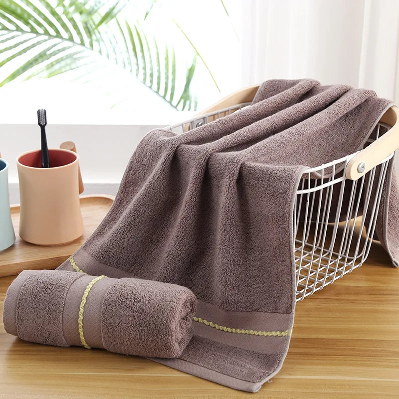 Serviette de bain rouge
