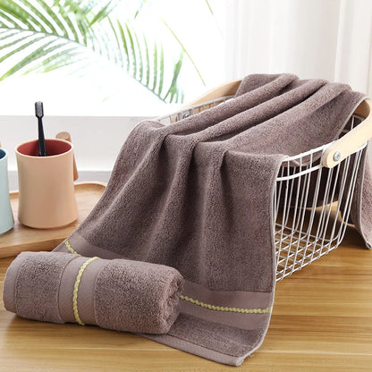 Serviette de bain rouge