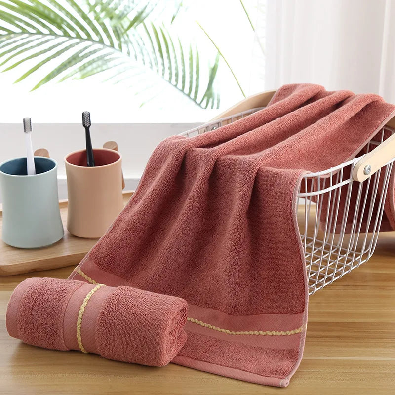 Serviette de bain rouge