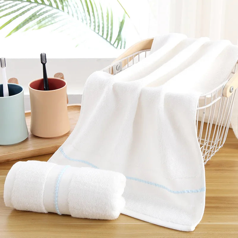 Serviette de bain rouge