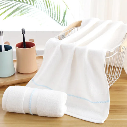 Serviette de bain rouge