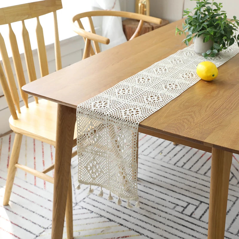 Chemin de table au crochet moderne