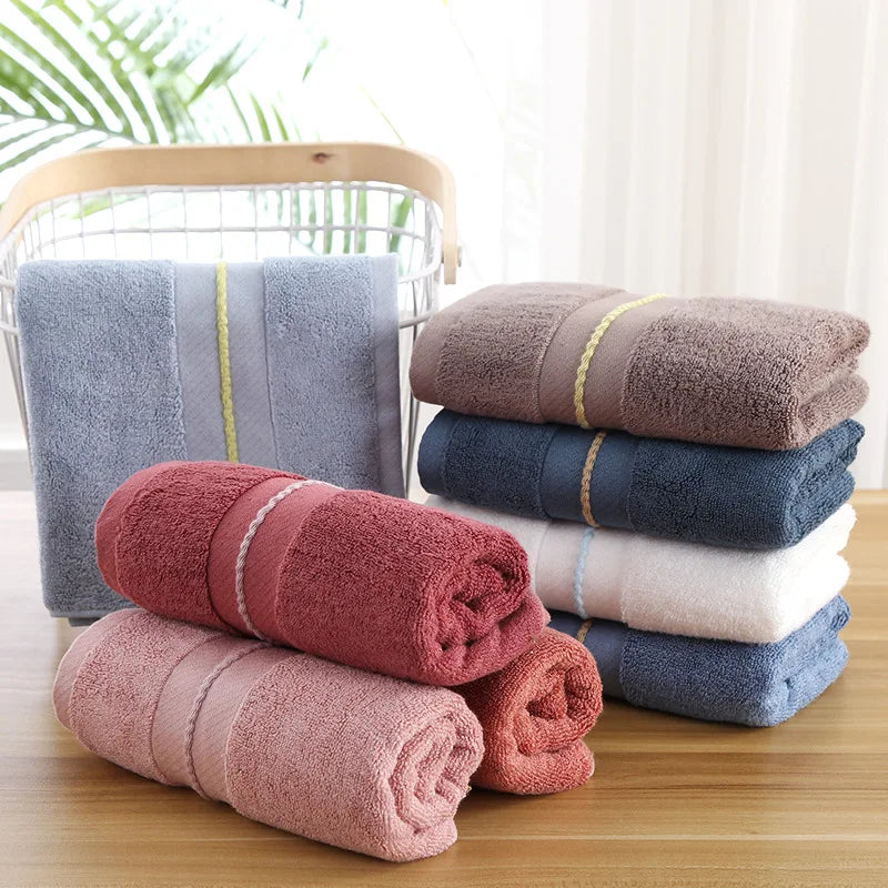 Serviette de bain rouge