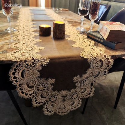 Chemin de table marron