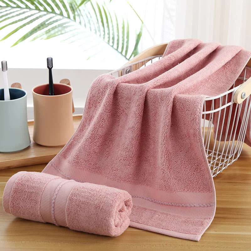 Serviette de bain rouge
