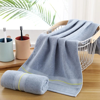 Serviette de bain rouge